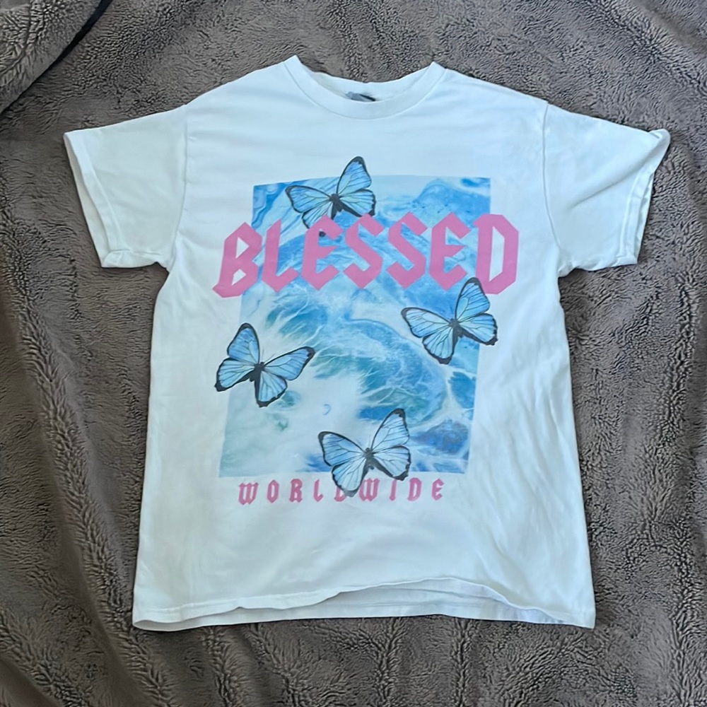 Rue 21 graphic tee with butterfly’s. size small. colors white,pink,blue